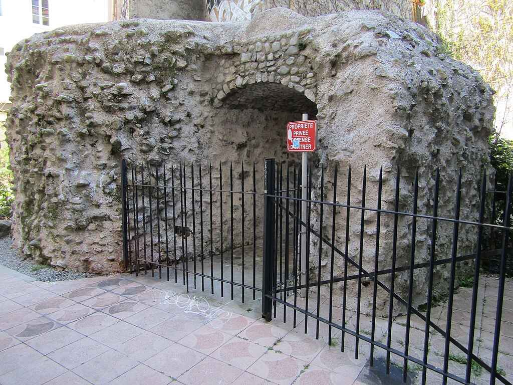 Roman ramparts in Grenoble Roman ramparts in Grenoble