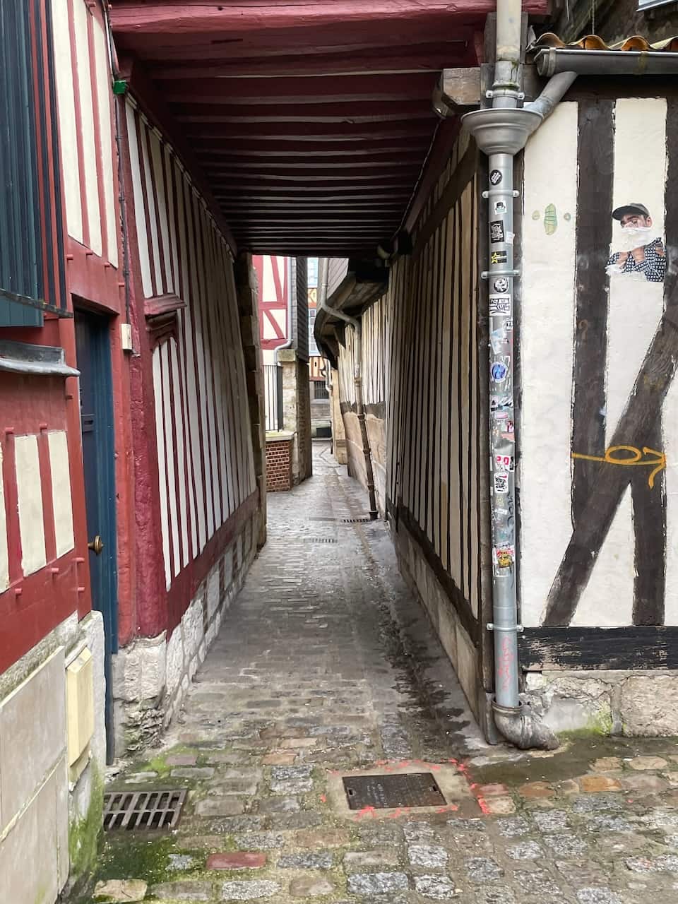 Narrow passage in Rouen