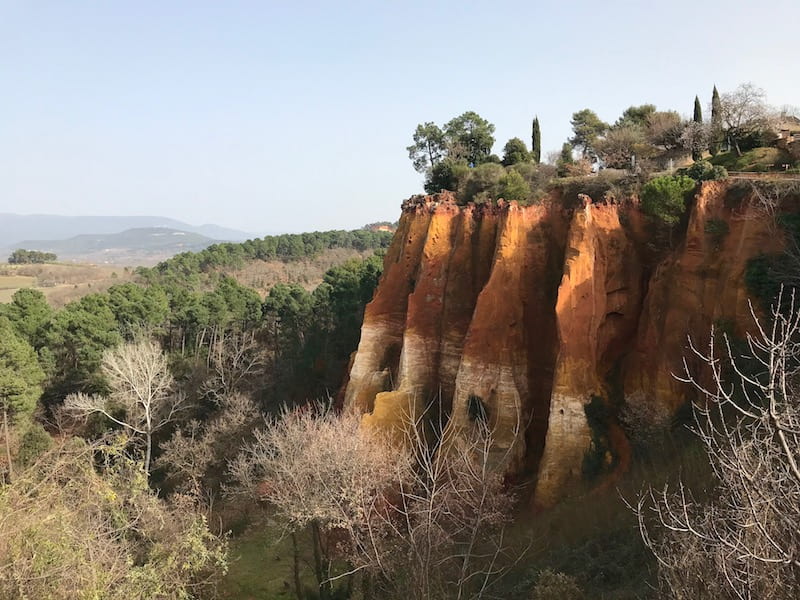 Provence stories legends - the ochre hills of Roussillon