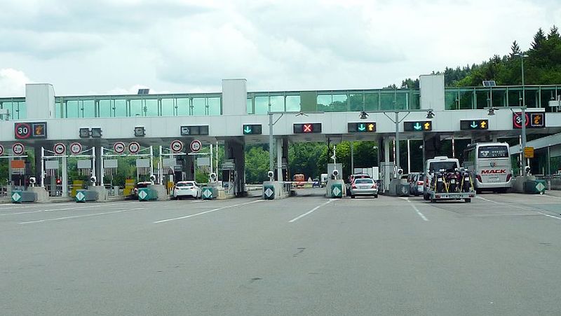 Rent car France: Autoroute toll gate in France Rent car France: Autoroute toll gate in France