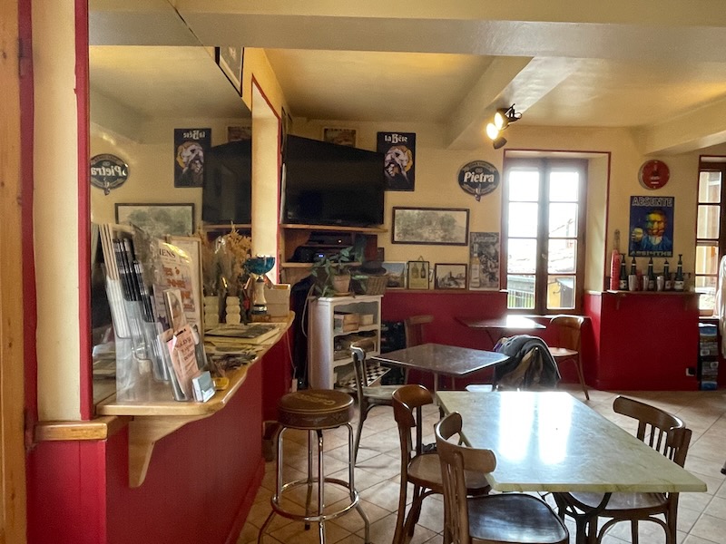 Bar in Viens, Luberon, Provence